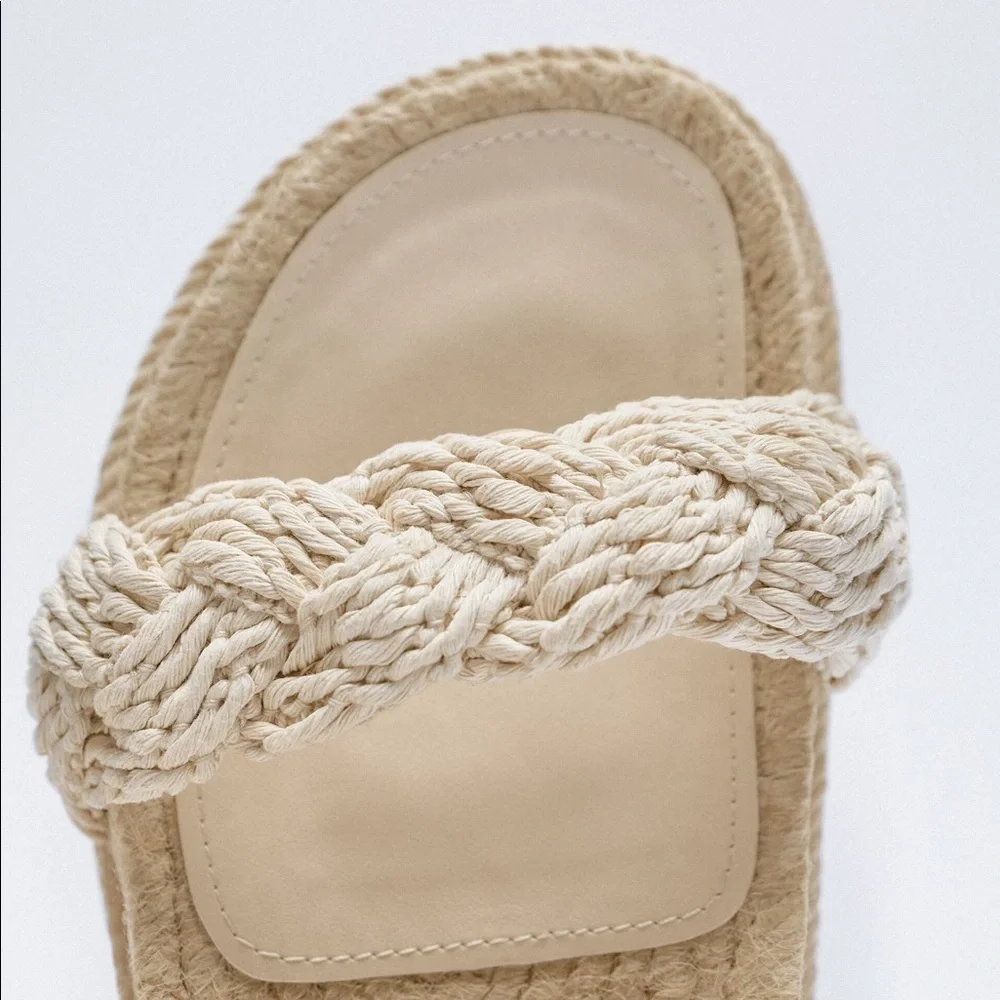NWT. Zara Cream Woven Flat Jute Sandals. Size 9. - Picture 6 of 7